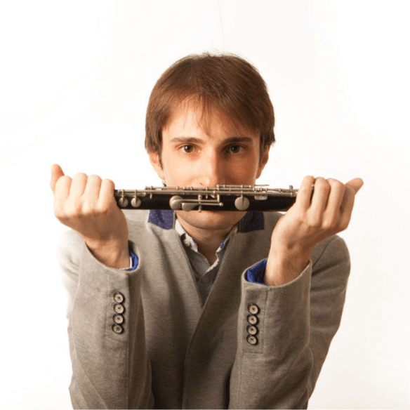 Guillermo Laporta performing